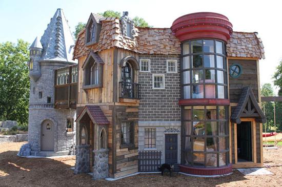 加拿大一对夫妇为2岁孙女建造现实版哈利波特城堡