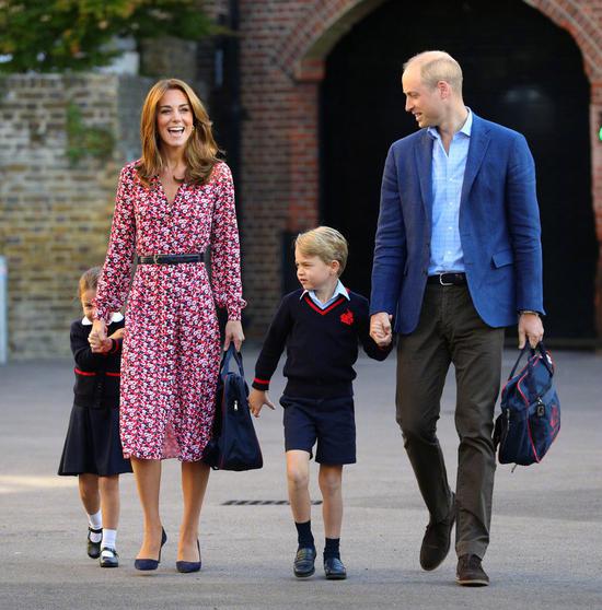 威廉王子夫妇送儿女上学 夏洛特与哥哥成校友