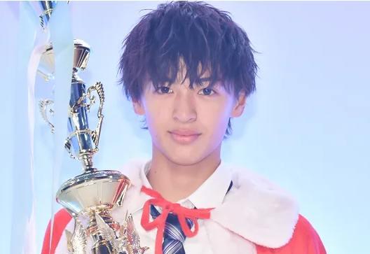 17岁女孩当选“日本最可爱女高中生”特长是打篮球