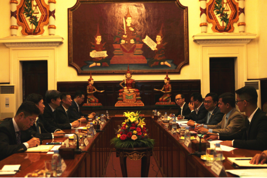 中国公证协会会长郝赤勇与柬埔寨司法部副国务秘书会谈