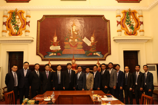 中国公证协会会长郝赤勇与柬埔寨司法部副国务秘书会谈