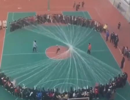 这一中国学生跳绳视频火了 外国网友直呼太炫酷
