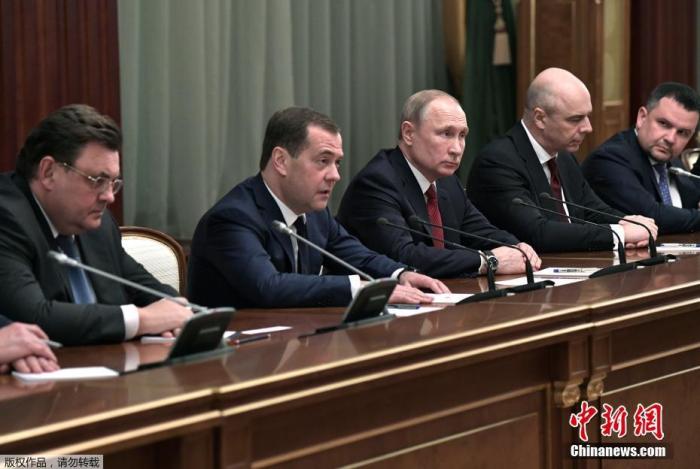 普京评俄公布新政府成员名单：非常平衡