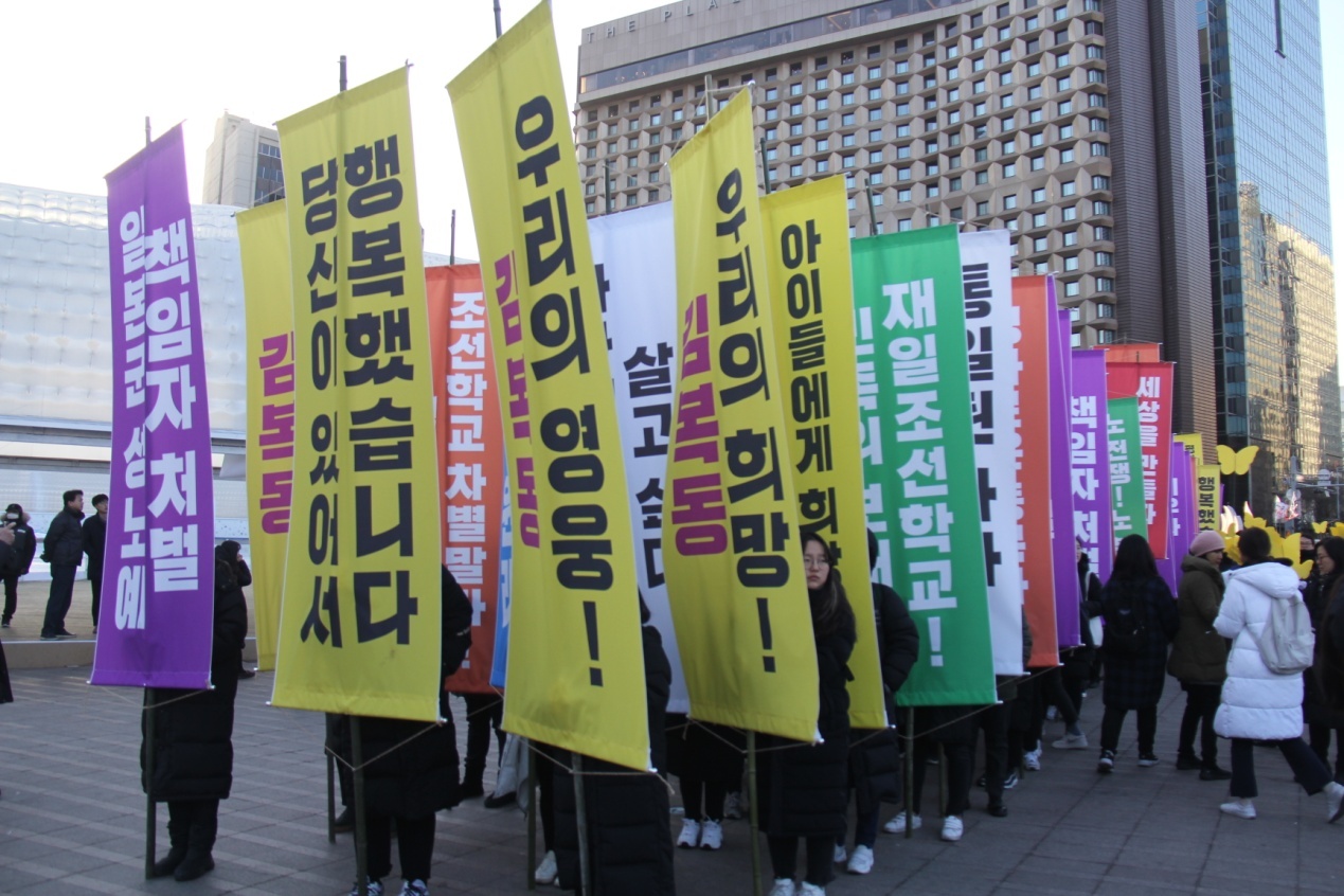 一年9万场示威 拉响韩国政治体制危机警报