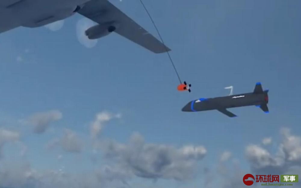 美军“空中航母”可空中回收无人机首飞 结果丢了