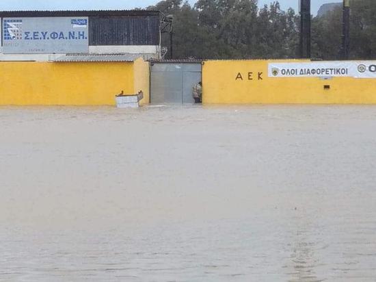 暴风雨继续侵袭希腊海岛 学校停课考试延期