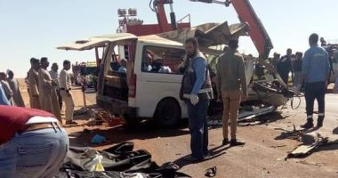 埃及南部一辆货车撞上一辆载客小巴 致13死7伤