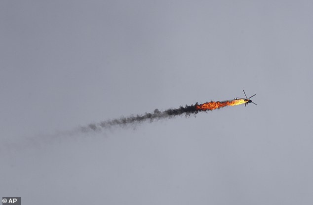 叙政府军直升机被击落瞬间曝光 机身起火空中解体