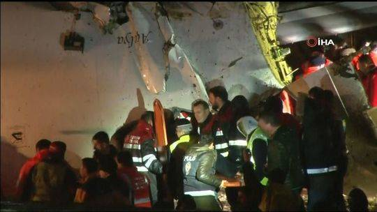 土耳其一波音客机冲出跑道折成三段 已致52人受伤