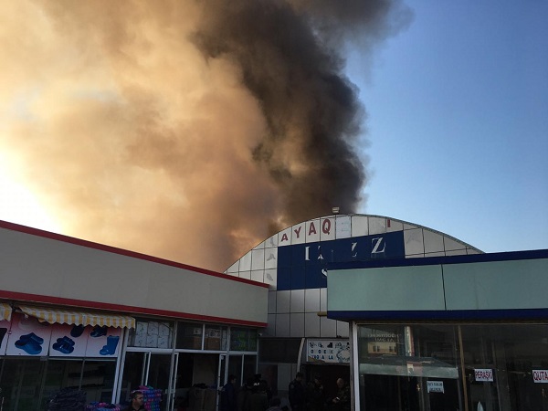 突发！阿塞拜疆最大购物中心发生火灾