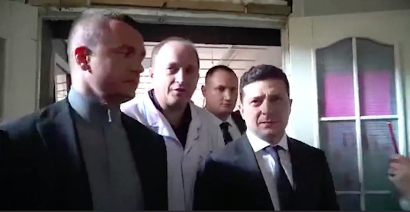 视察医院被喊"叛徒" 乌克兰总统皱了皱眉选择无视