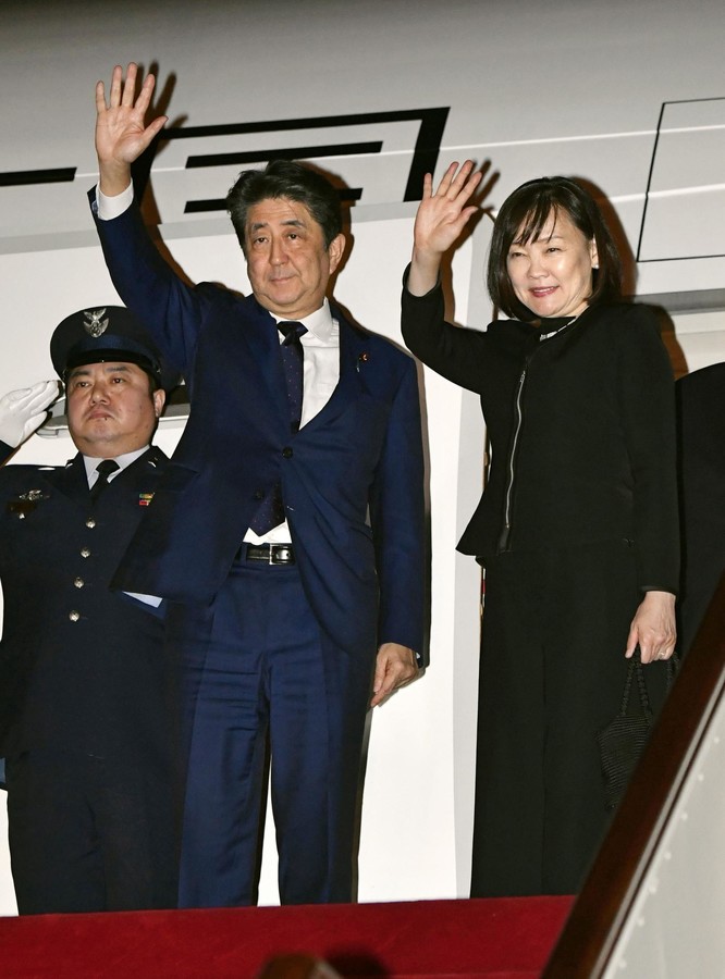日本内阁披露：安倍夫人陪同出访 按天领政府津贴