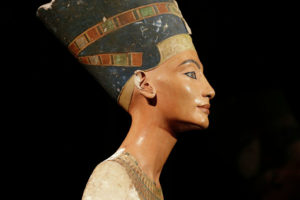 重大发现！古埃及美女王后纳芙蒂蒂之墓或已找到缩略图
