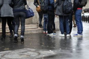 研究：法国近百万年轻人不就业 不参加职业培训缩略图