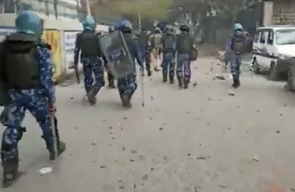 印度首都局部骚乱致4人死亡 警方加大警戒