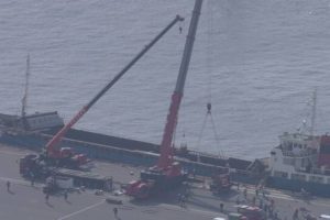 日本一货船倾斜：7米长混凝土板砸下 致一死一伤缩略图