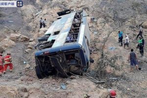 秘鲁一长途客车发生车祸 致8死45伤缩略图