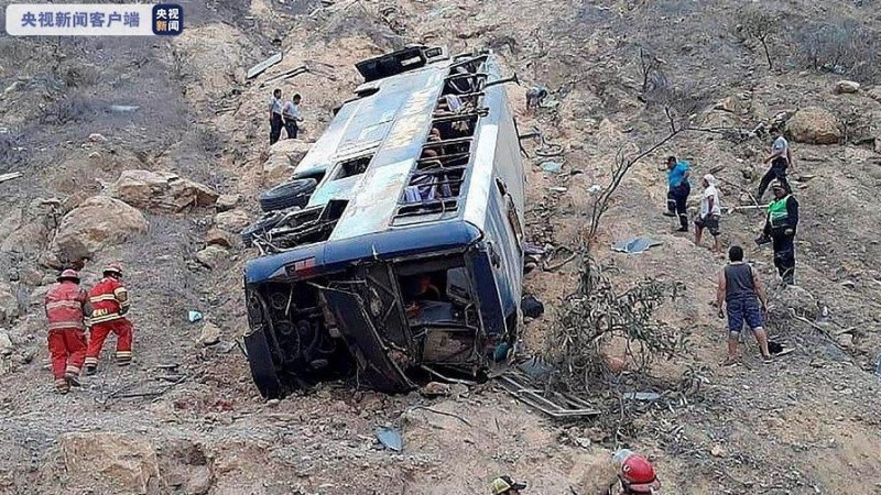 秘鲁一长途客车发生车祸 致8死45伤
