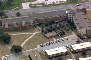 美国得州一大学宿舍楼发生枪击案 致2死1伤缩略图