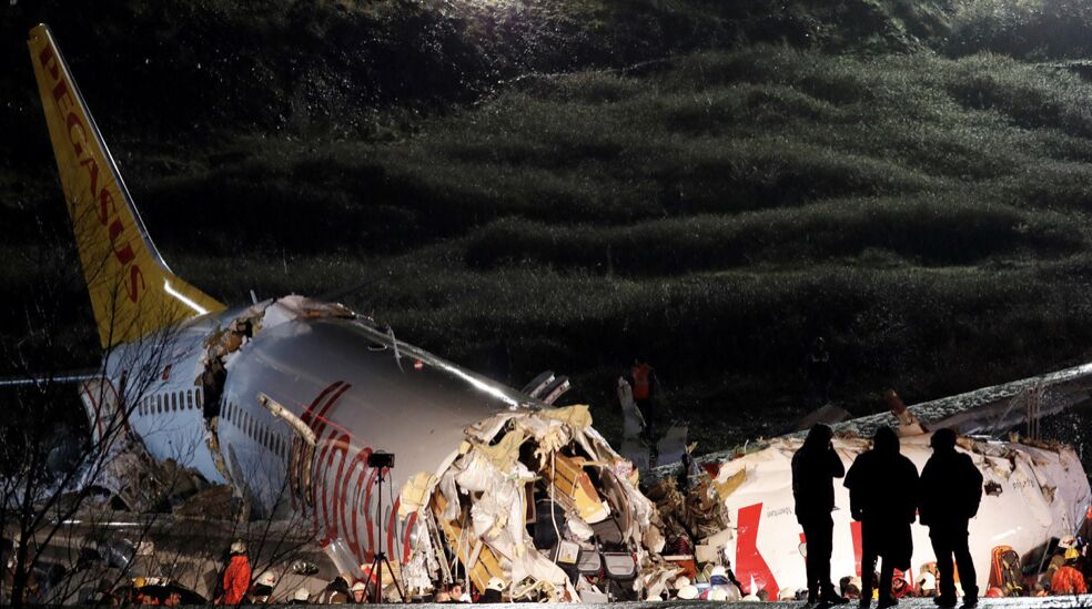 土耳其飞机滑出跑道断成三截 有4名中国公民受伤