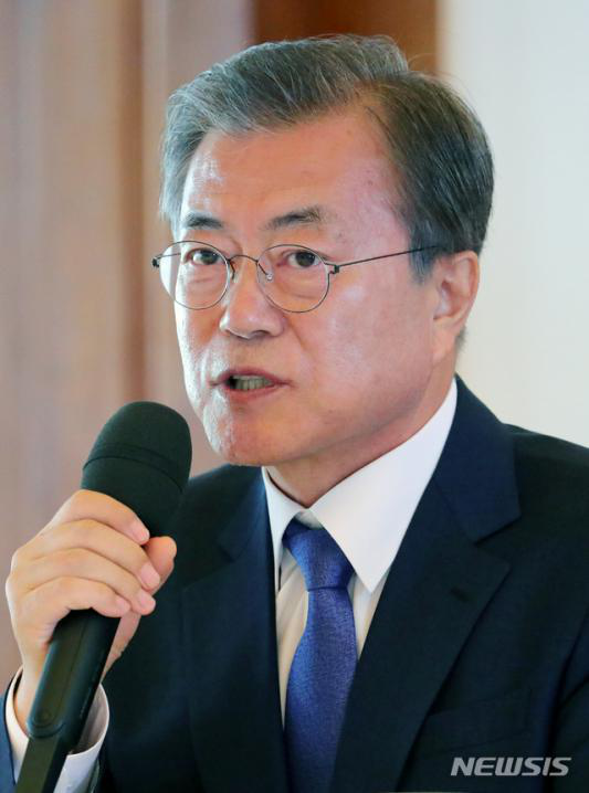 韩国总统文在寅：中国的困难就是我们的困难