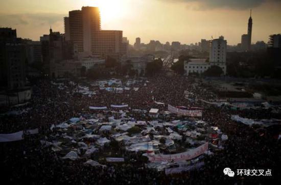 埃及前总统穆巴拉克去世：无法低调的戏剧人生