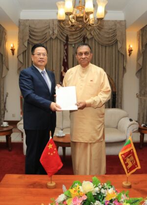 总理诵经、议长捐款 斯里兰卡全岛为中国祈福