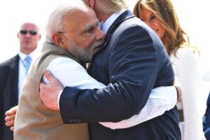 特朗普首访印度 将签30亿美元军售协议缩略图
