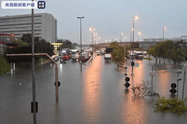 巴西圣保罗遭遇大雨 全城进入“关切状态”