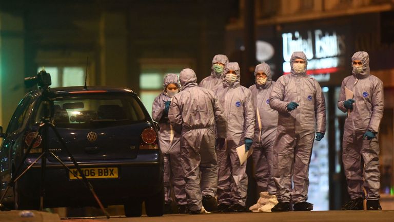 英国持刀恐袭案致2人伤 被击毙嫌疑人上月刚出狱