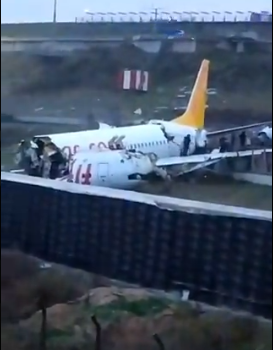 土耳其客机滑出跑道机体折成三段 177乘客均撤离