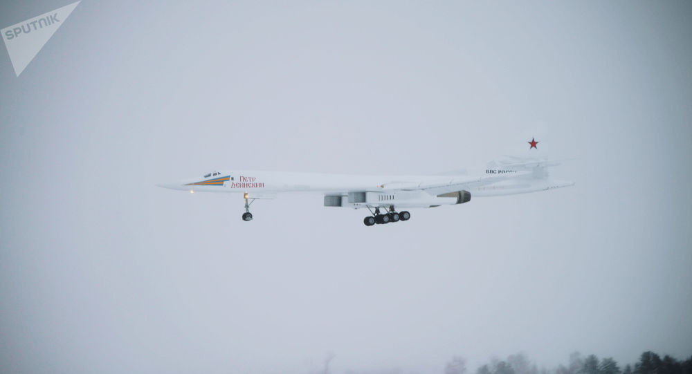 俄罗斯升级款图-160M战略轰炸机顺利试飞