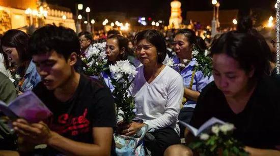 泰国枪击案细节披露:凶手枪法准母亲称其脾气极差