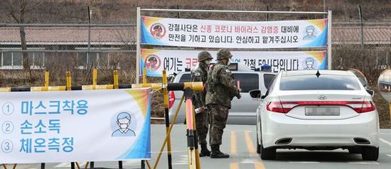 韩军新冠肺炎确诊病例增至26例 近万军人被隔离