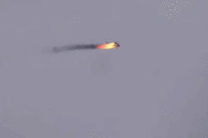 叙利亚一架直升机被击落 中弹起火坠毁瞬间曝光缩略图