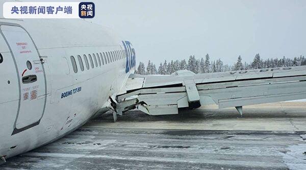 俄罗斯一客机硬着陆撞上跑道 无人员伤亡