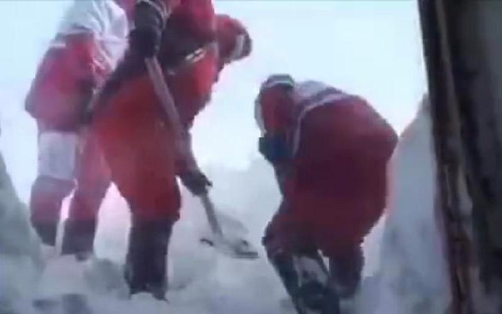 伊朗北部遭严重雪灾 雪崩已致多人死亡