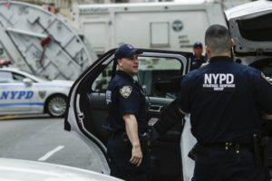 纽约警察局552名雇员确诊新冠肺炎 4111名警察请病假缩略图