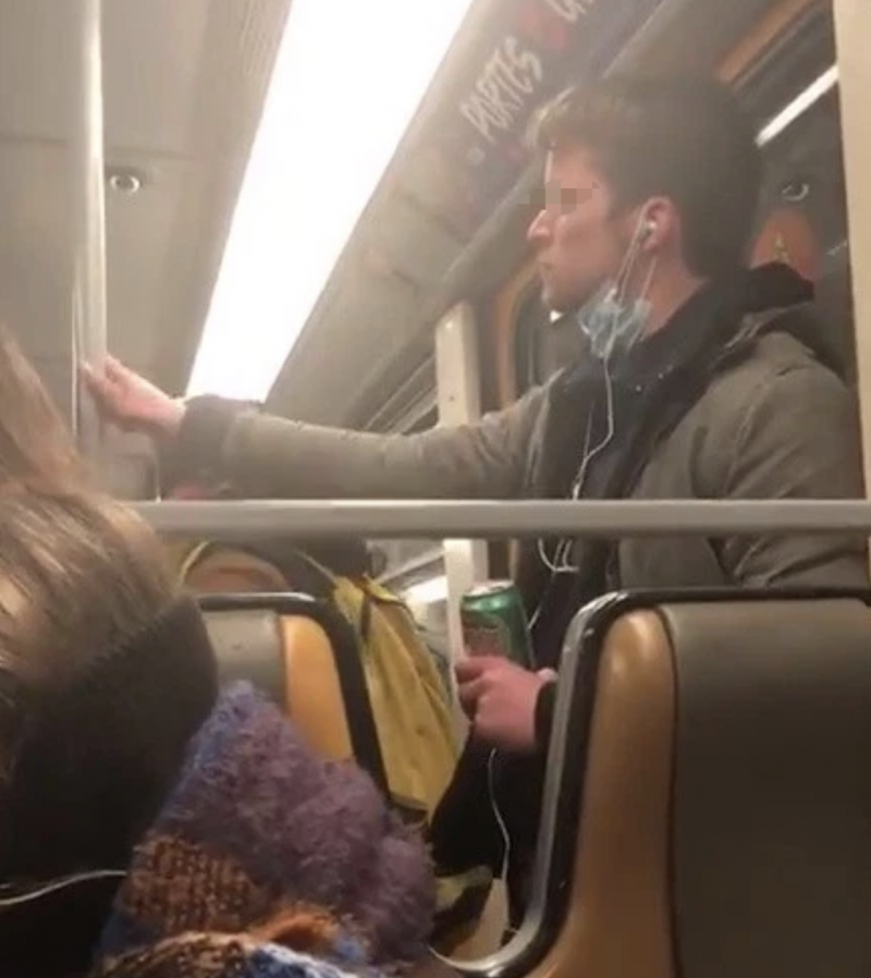 醉汉地铁上摘口罩吐唾沫抹把手 被比利时警方逮捕