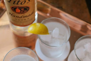 美国手工伏特加酒厂“Tito's Handmade Vodka”警告民众勿使用其伏特加自制搓手液缩略图