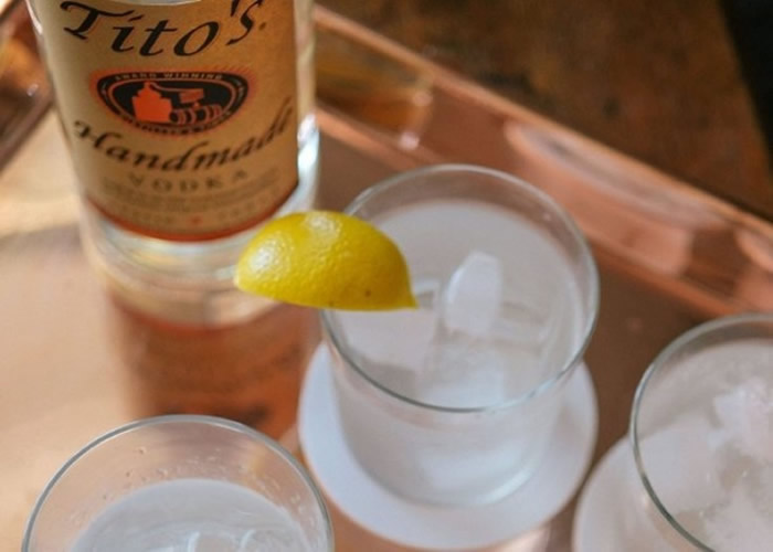 美国手工伏特加酒厂“Tito&#039;s Handmade Vodka”警告民众勿使用其伏特加自制搓手液