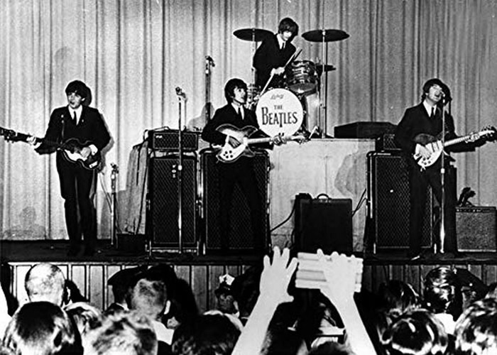 英国殿堂级乐队披头士（The Beatles）首演木制舞台拍卖 估价2万美元