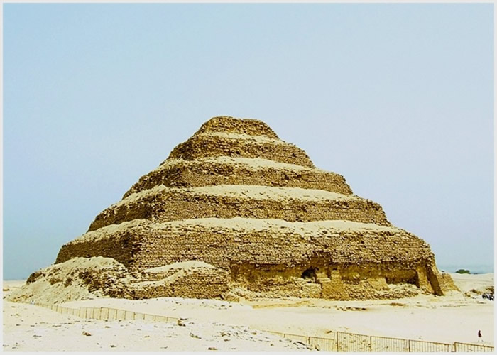 埃及最古老的左塞尔金字塔重开 游客可行地下迷宫