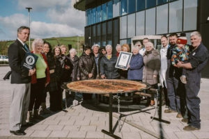 英国威尔斯糕点店现烤巨型威尔斯蛋糕创吉尼斯世界纪录缩略图