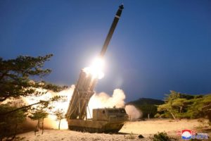 现场曝光！朝鲜宣布成功试射超大型火箭炮(图)缩略图