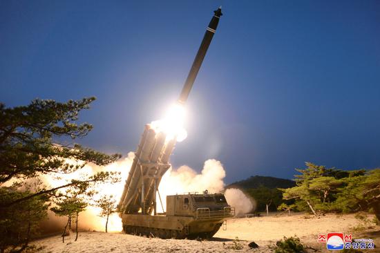现场曝光！朝鲜宣布成功试射超大型火箭炮(图)