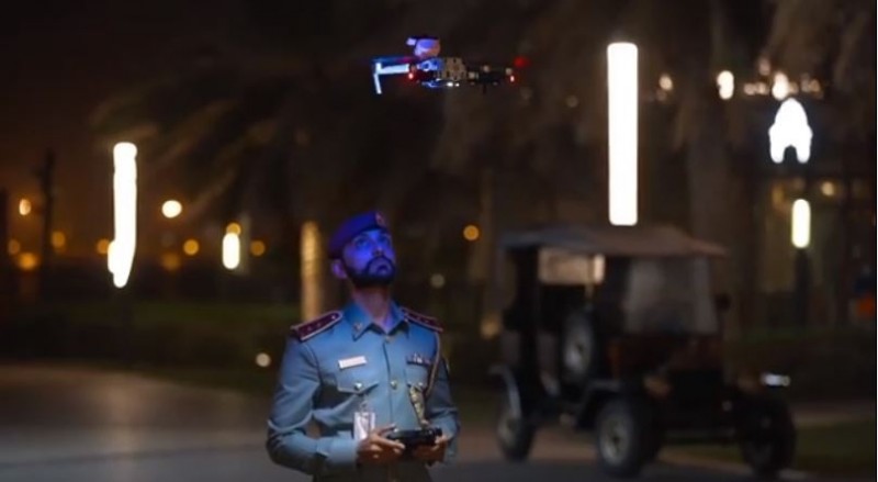 阿联酋警察使用无人机广播敦促民众待在家中