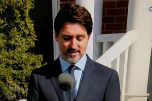 自我隔离中的加拿大总理特鲁多对媒体发表讲话缩略图