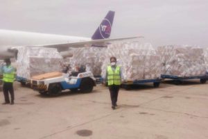 中国援助巴基斯坦抗疫物资抵达卡拉奇机场缩略图