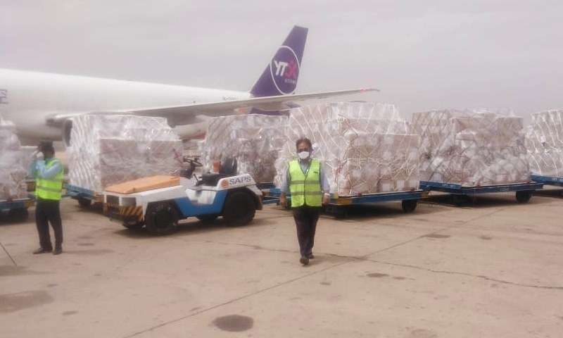 中国援助巴基斯坦抗疫物资抵达卡拉奇机场